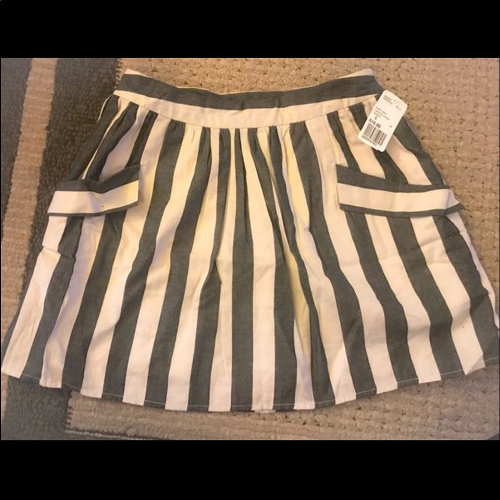 Forever 21 Charcoal & Cream high waisted skirt